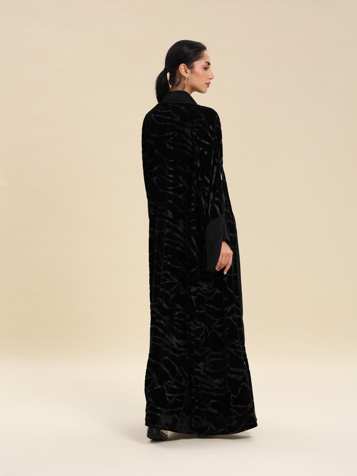 VELVET SILK JAQUARD ABAYA
