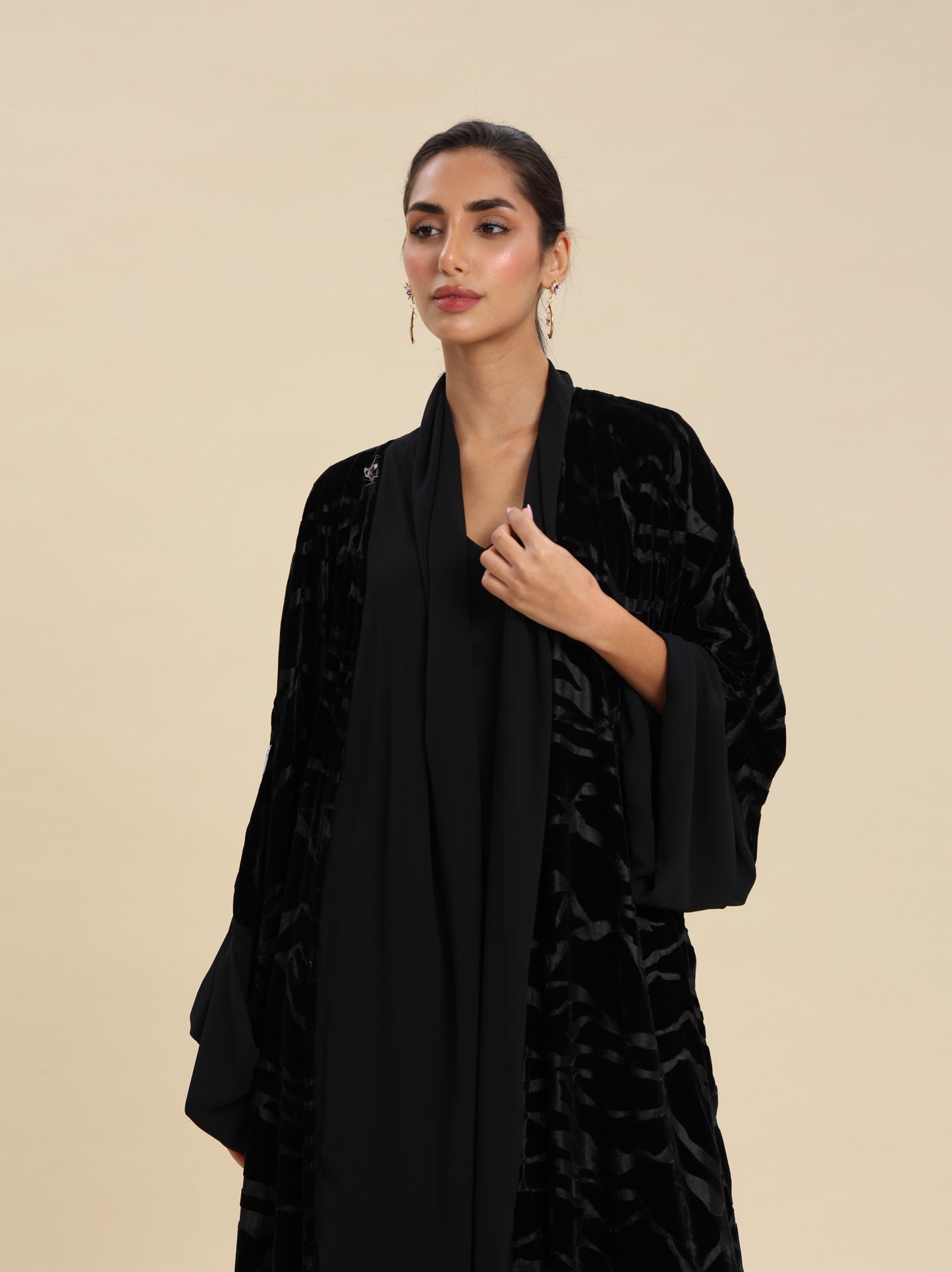 VELVET SILK JAQUARD ABAYA
