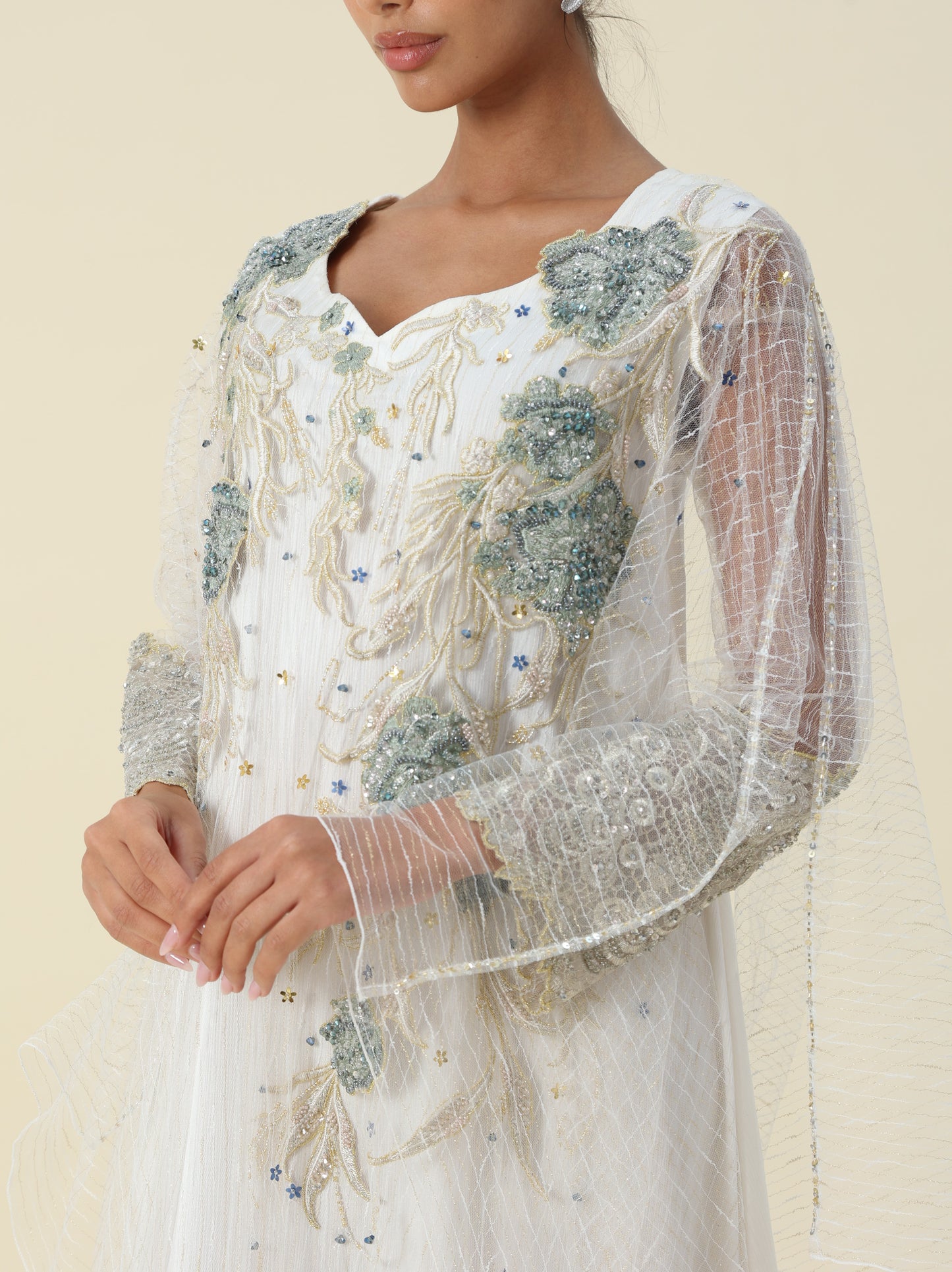 Zare Tulle Arabic Thob with Dantelle Applique