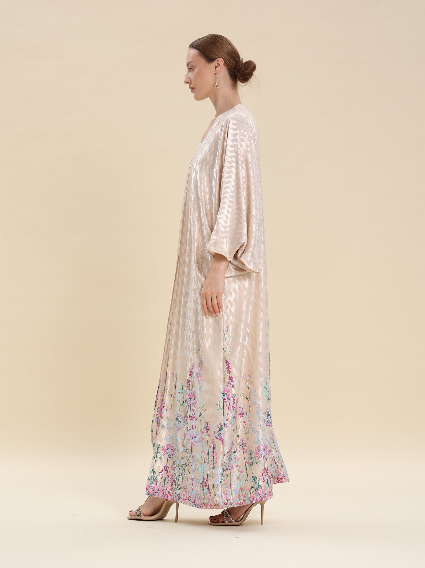 SILKY BIEGE BISHT