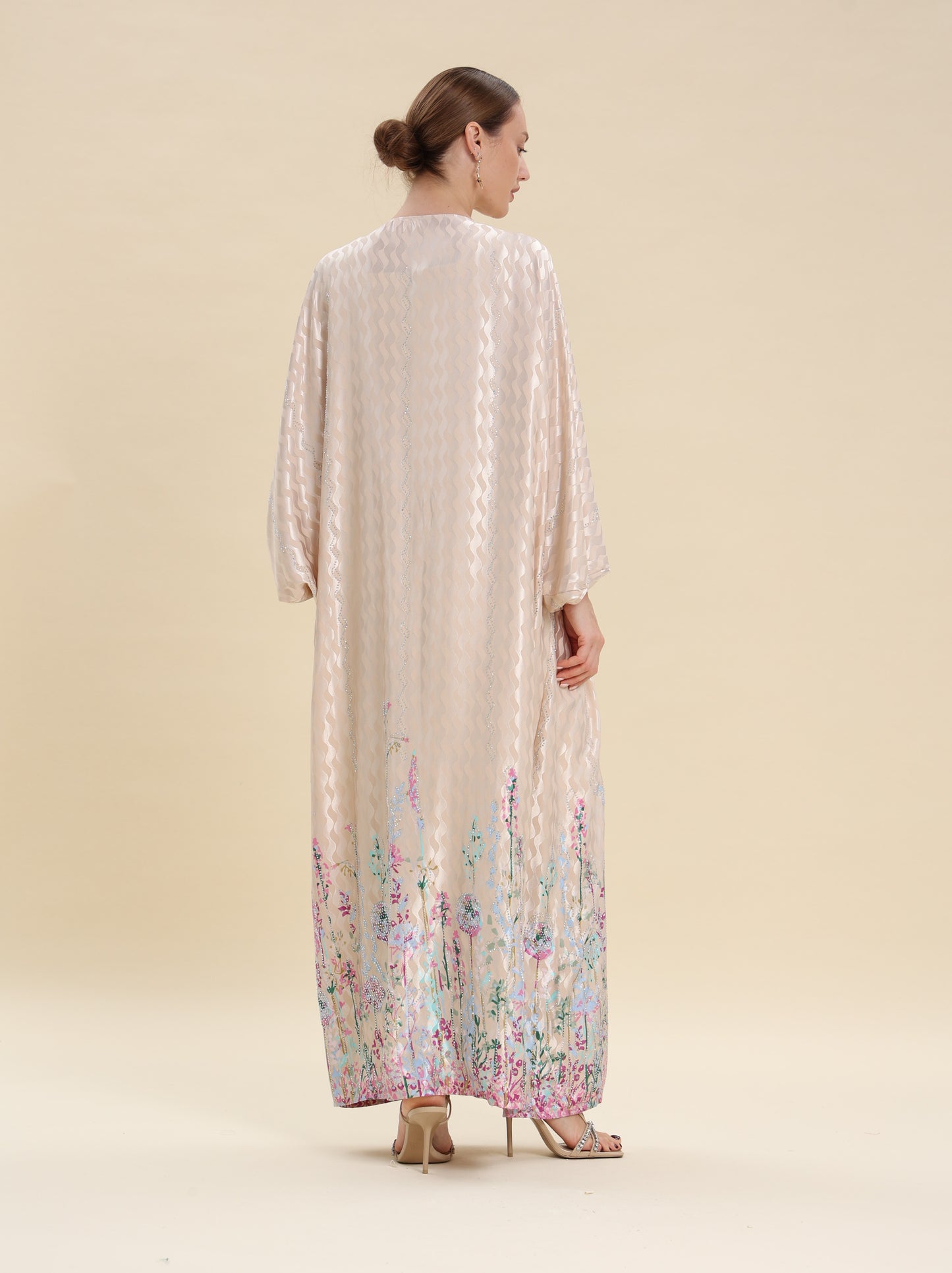 SILKY BIEGE BISHT