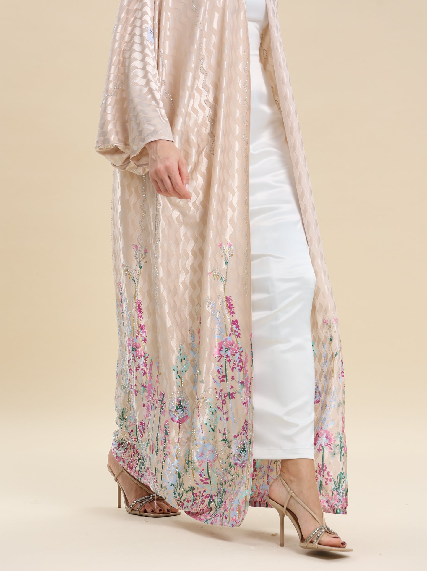 SILKY BIEGE BISHT