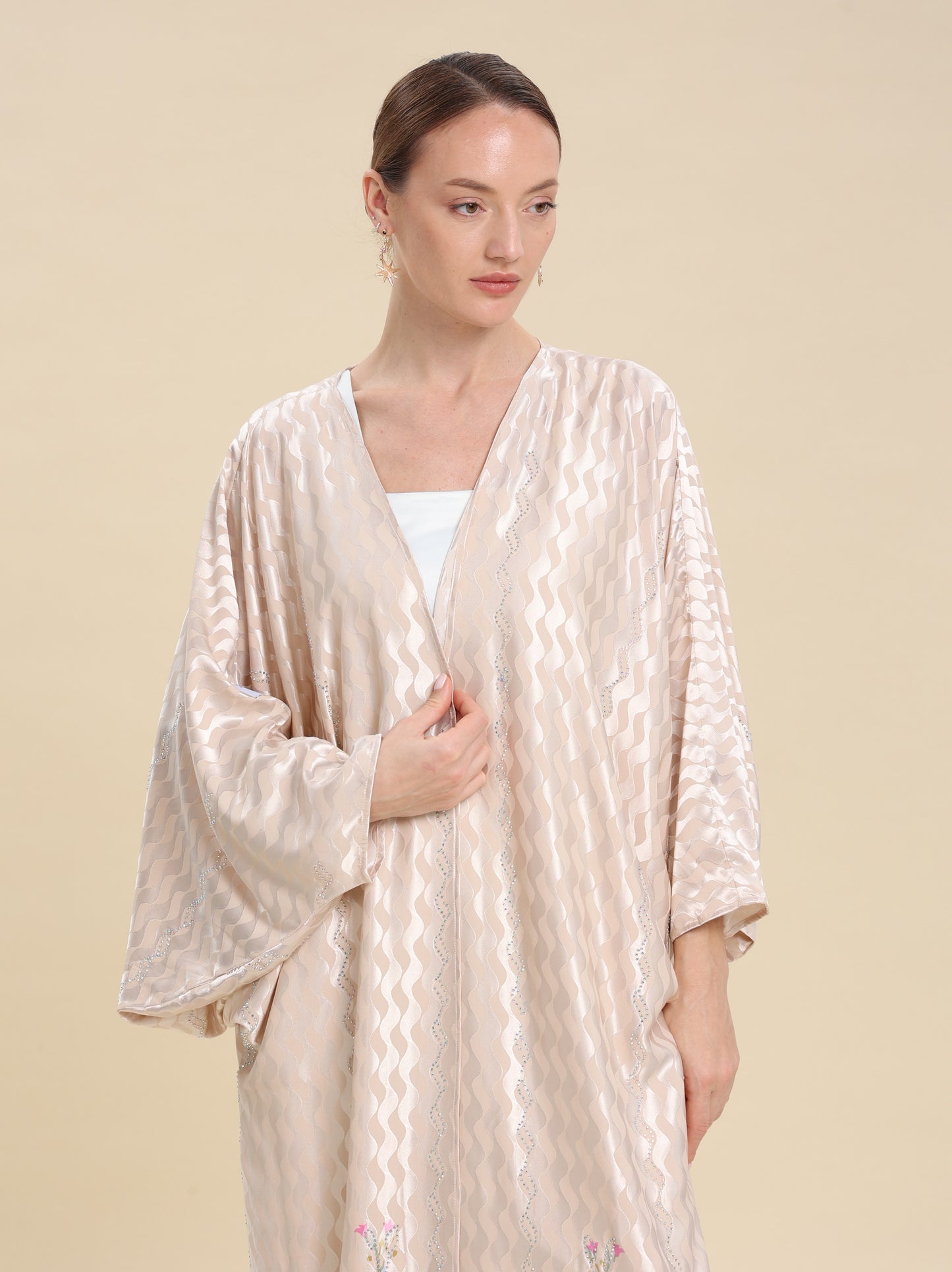 SILKY BIEGE BISHT