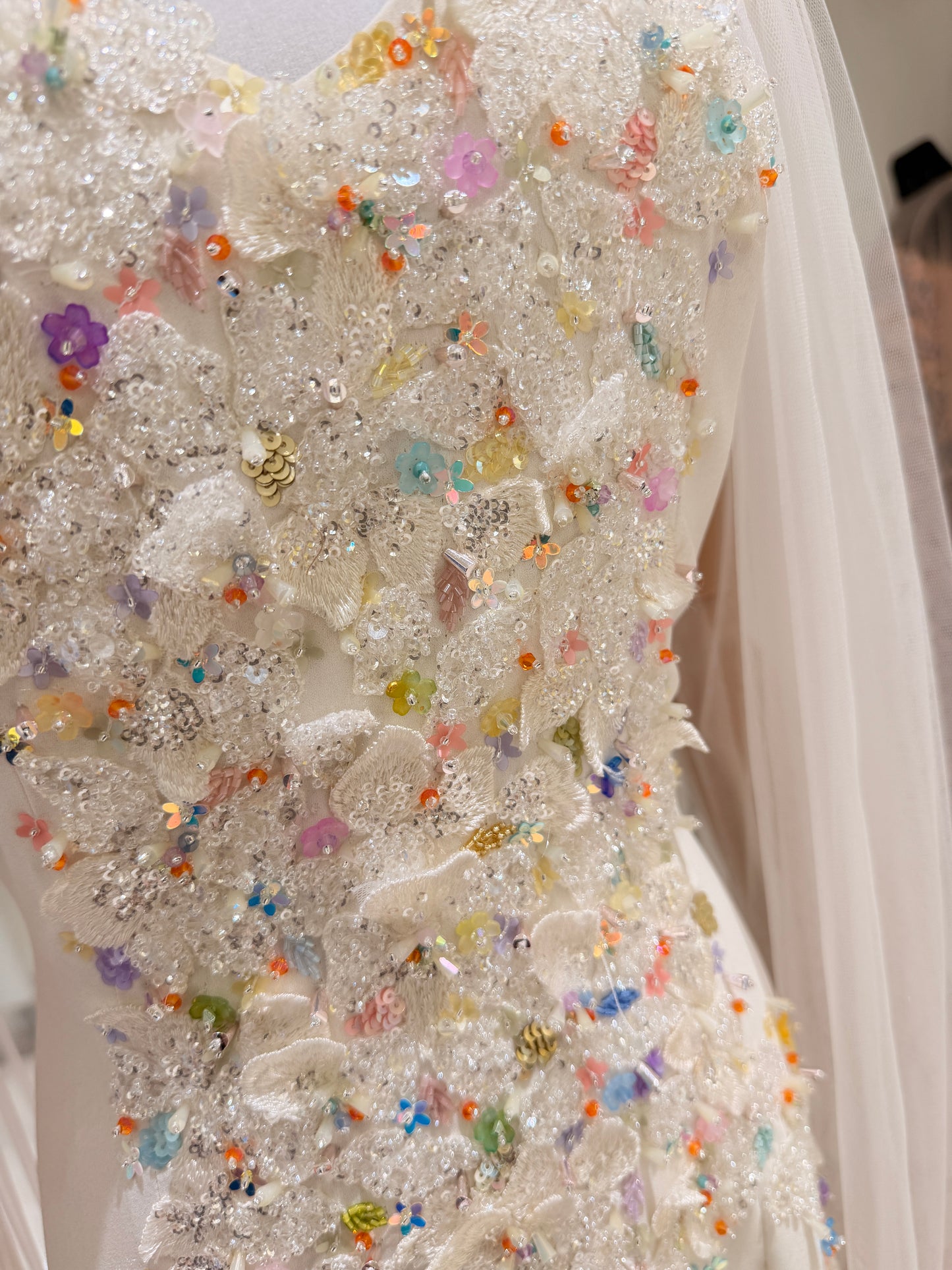 Shiny crepe Offwhite dress